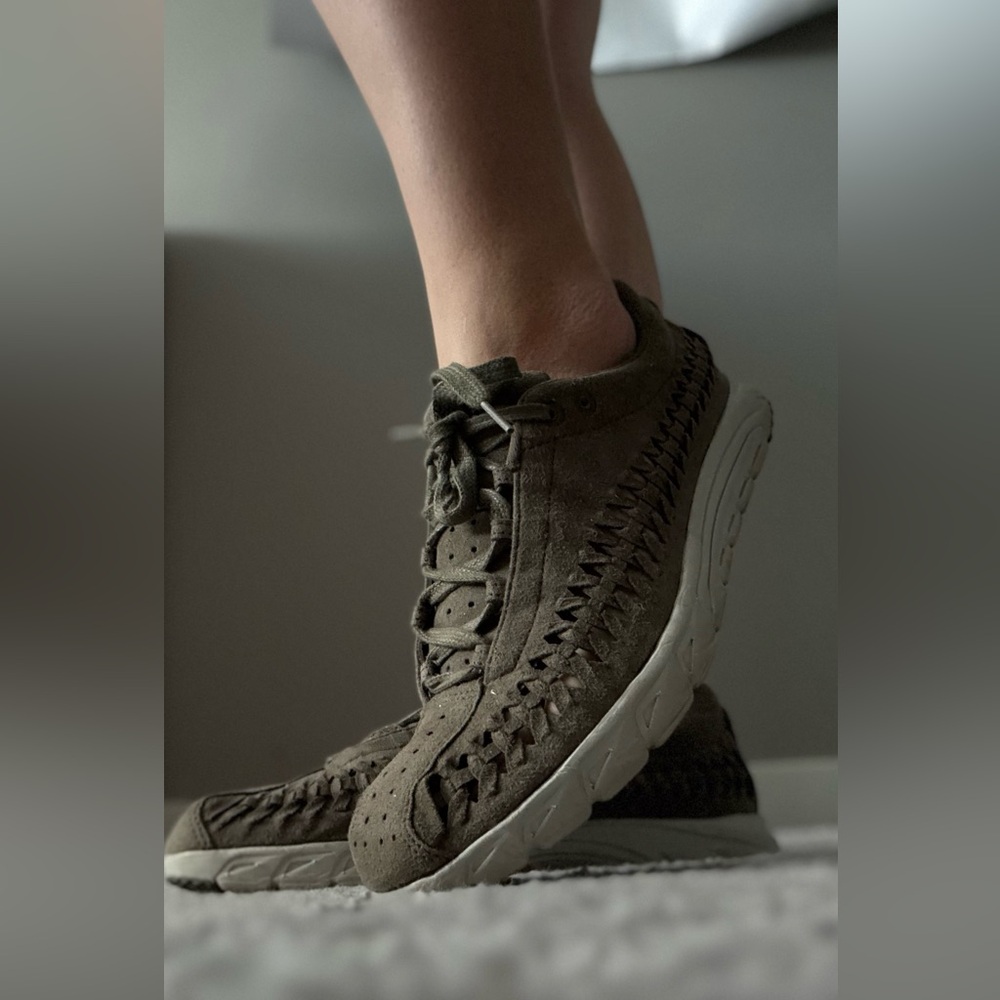 Nike Mayfly WovenShoes size 8.5 for men or 10 for women